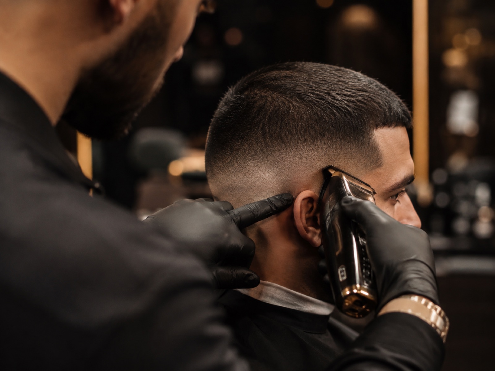 Détail d'une coupe au dégradé, précision de la tondeuse